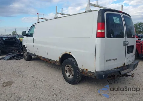 2005 GMC Savana Standard z USA, uszkodzony, nr VIN 1GTHG39U951124405